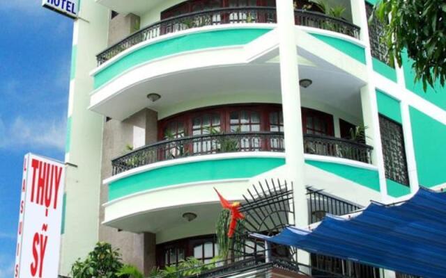La Suisse Hotel вид на фасад