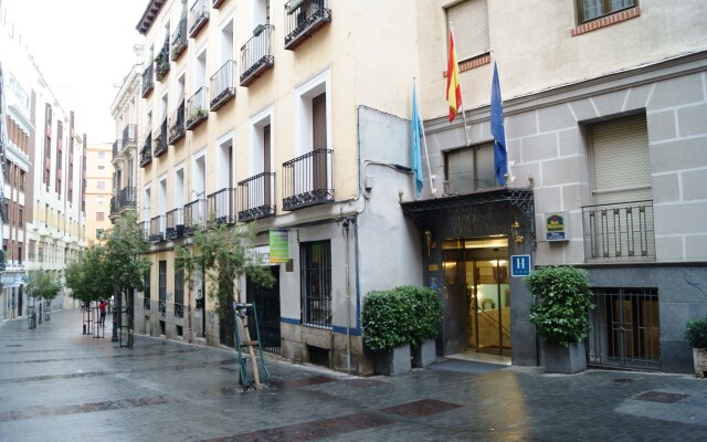 Best Western Hotel Los Condes вид на фасад
