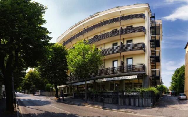 Hotel Bonotto вид на фасад