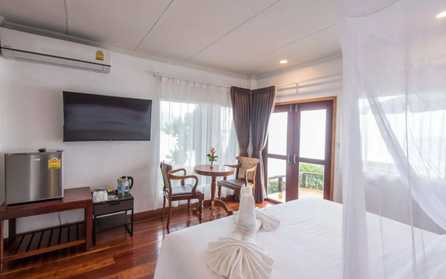 Twin Bay Resort