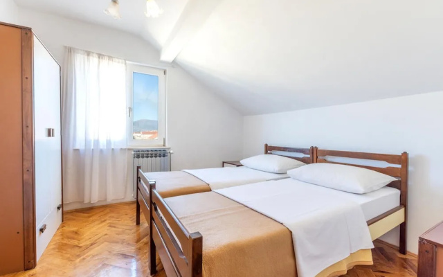 Stunning Apartment in Kastel Luksic With 3 Bedrooms