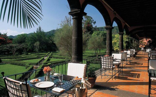 Отель Hacienda De San Antonio Сан-Антонио вид на фасад