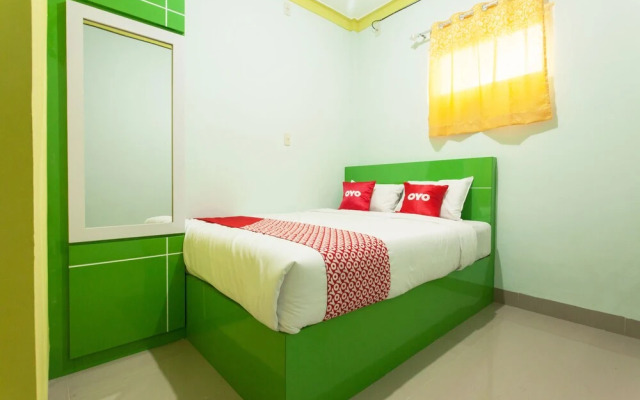 Dinda Residence by OYO Rooms