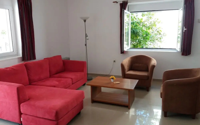 Luxurious Holiday Home in Vamos Plaka With Swimming Pool