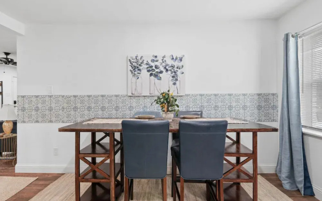 Cozy Spacious Allergy Friendly Retreat - 4BR