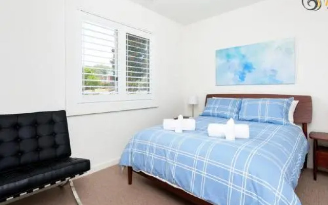 Luxury in Corlette - 4 Drungall Ave