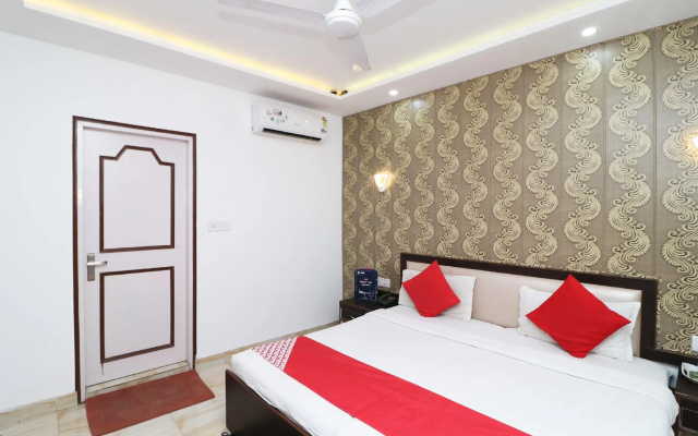 OYO 36085 Hotel Apollo Agra