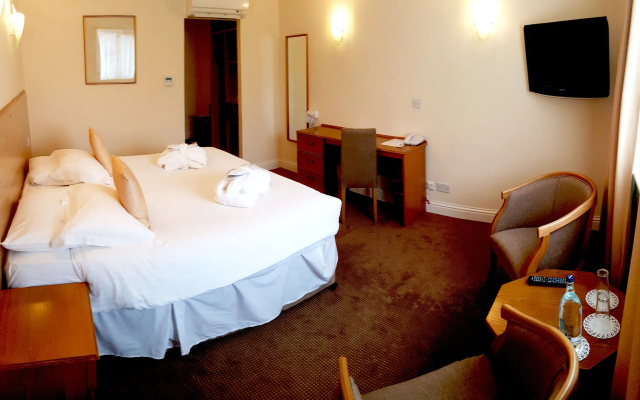 Skylark Hotel