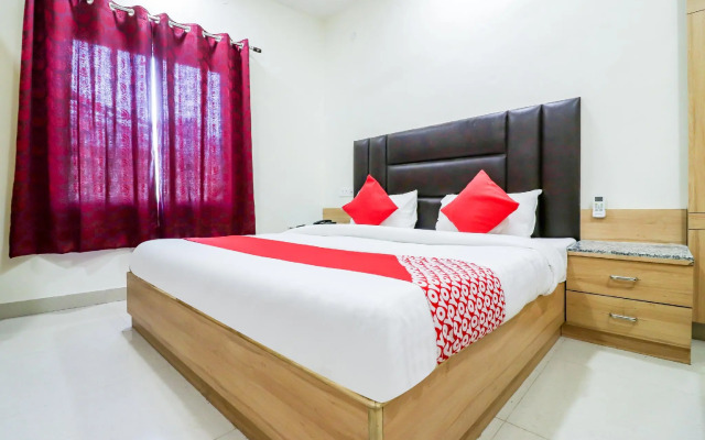 OYO 70847 Hotel Royal Aanandam