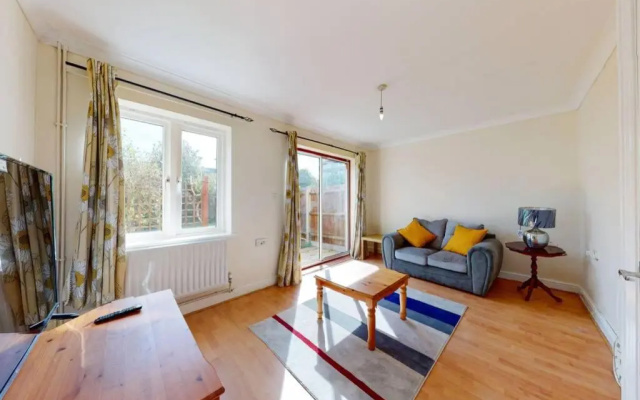 Super 2 Bed House with Privategarden