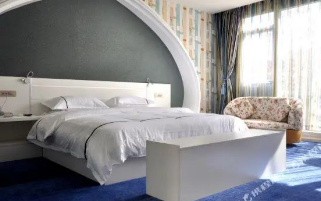 Yunzhishang Theme Hotel (Kunming Nanya Style First City Guangfu Road Branch)
