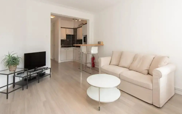 Apartment With Side sea View