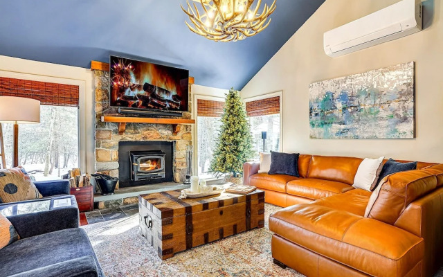 Streamside Luxury Home Lake Naomi