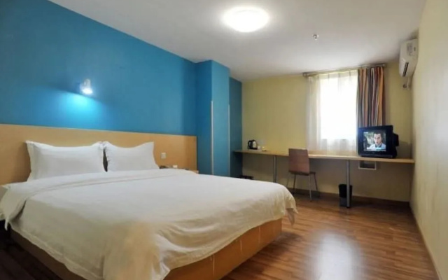 Super 8 Hotel