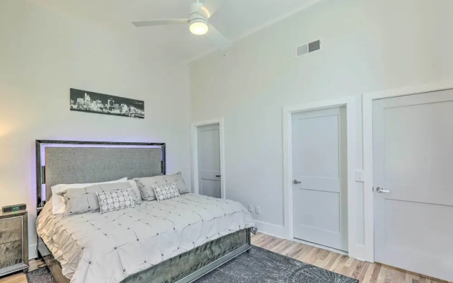 Contemporary Cincinnati Condo - Pets Allowed!