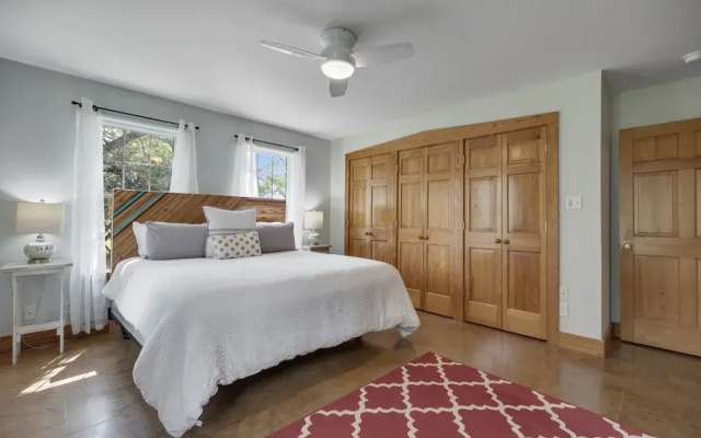 New! Gorgeous Home W/grill&views!