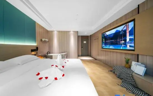 Left  Bank Yunji  Hotel