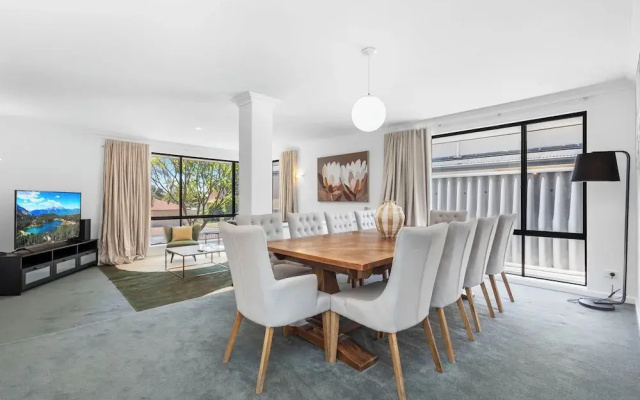 The Monaco Mansion Dianella - Sepal Stay