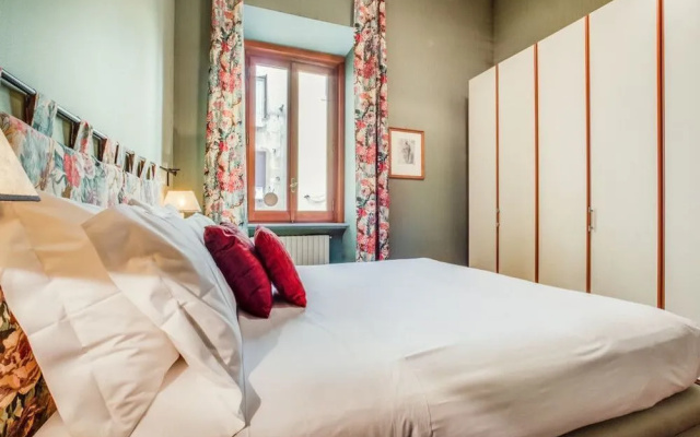 Elegant and Large 2 bed Flat Near P.zza Barberini
