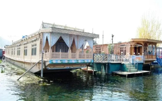 Almost Heaven Group of House Boats