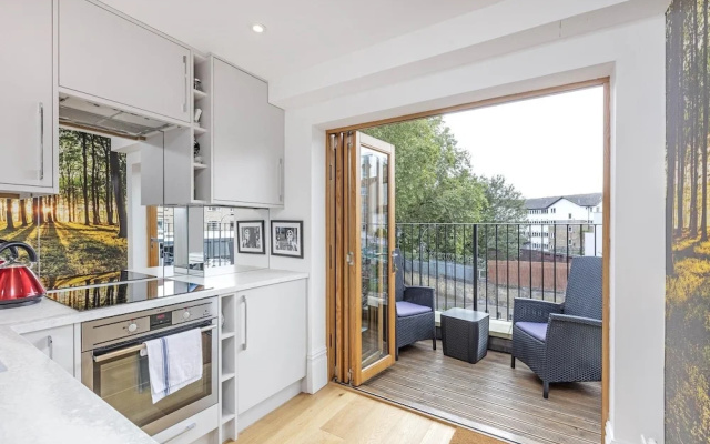 Pet-friendly Fulham 1-bed Apt, 2 Mins to Tube