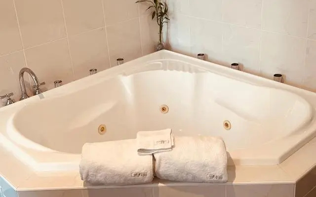 Gundaroo Manor Bed & Breakfast