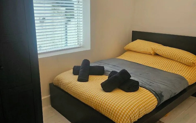 Seaside Haven Coastal Comfort 200m from the Beach