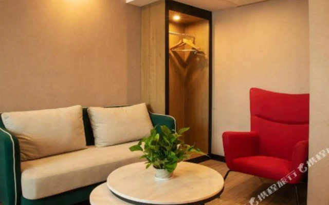 Upandin Hotel (Huaihua South of High-speed Railway Station)