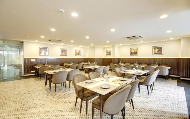 Saltstayz Select - Golf Course Road & Sector 27