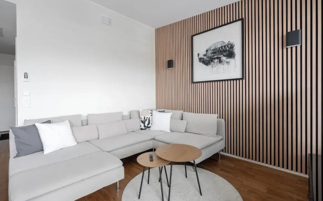 Luxurious 1BR Penthouse with Balcony