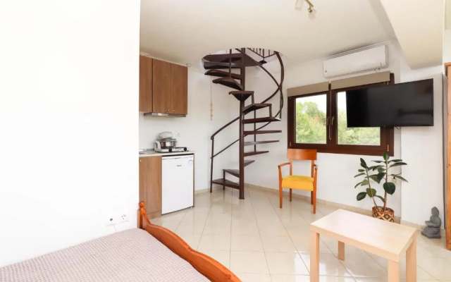 Studio Acropolis Serres Next to Center