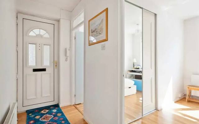 Spacious 3 Bed Flat W/communal Garden in Euston