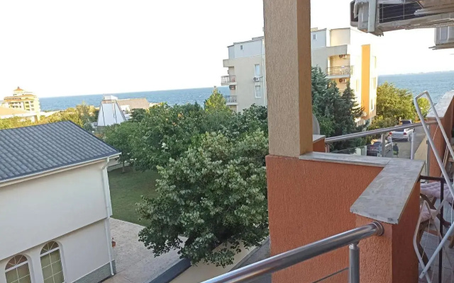 Palm Marina Apartment Complex