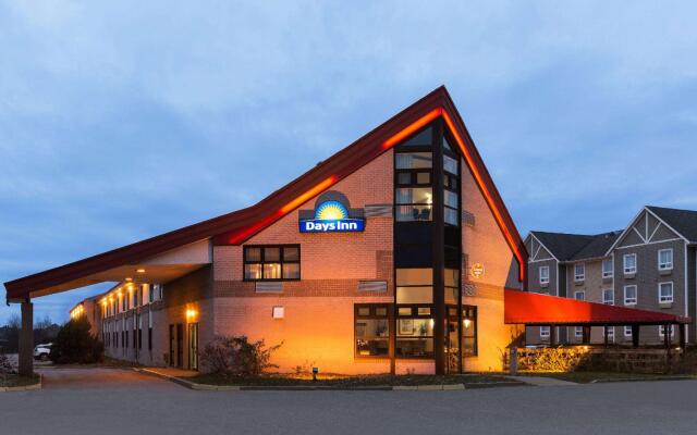 Отель Days Inn by Wyndham Trois-Rivieres вид на фасад