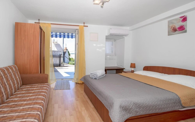 Beautiful Apartment in Jadranovo With Wifi