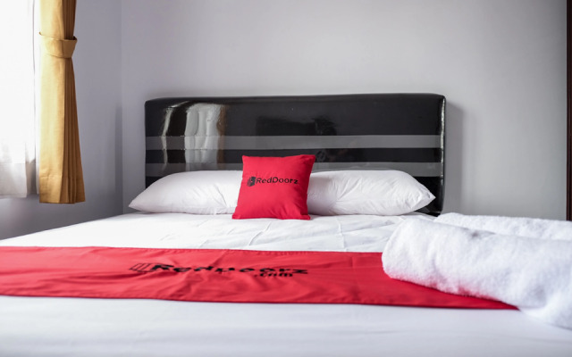 RedDoorz near Supermall Karawaci 2