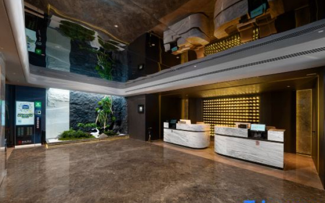 Royal Maple Hotel (Chengjisihan Square Branch)