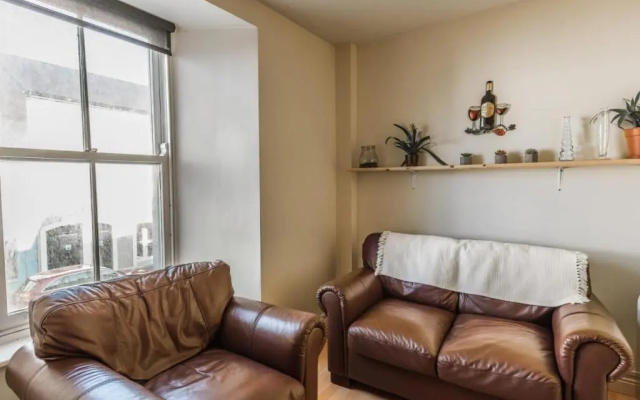 Walshs Apartments , Apt 1