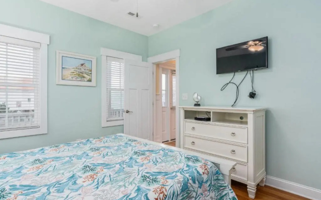 Alpha Breeze by Oak Island Accommodations