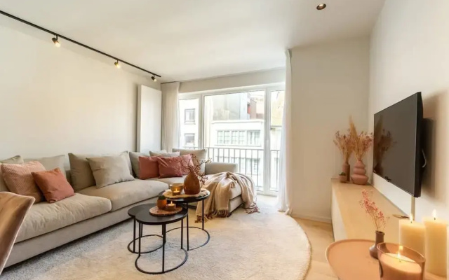 Stunning Apartment on top Location With Parking