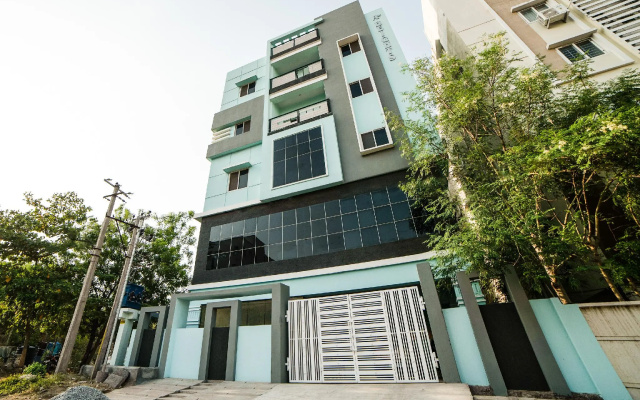 OYO 40077 Cyber Suites