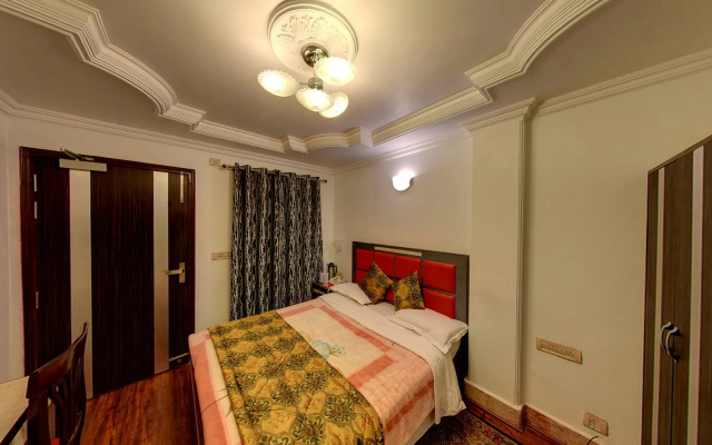 Hotel Shilton by Royal Collection