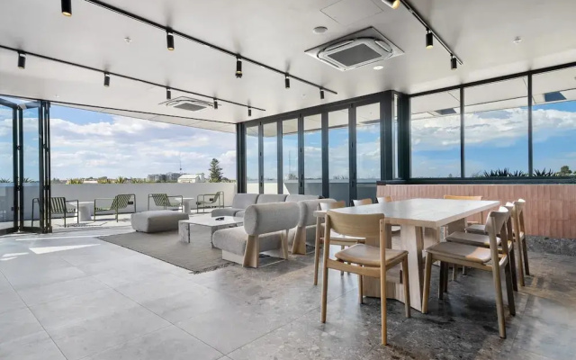 Stylish 2-bed Apartment With Rooftop BBQ Access