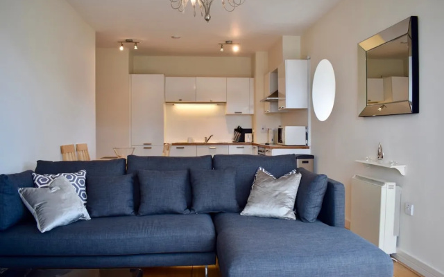 2 Bedroom Flat By The Canal
