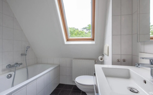 Restyled House with 5 Bathrooms near Vrachelse Heide