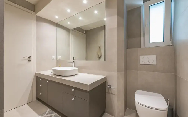 Lovely 2 Bedroom Apartment Vouliagmeni