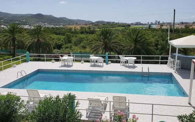 Royal Cove Hotel