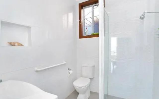 Beachcomer, Unit 1 - The Entrance, NSW
