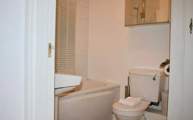 Bright 1 Bedroom Apartment in City Centre