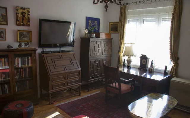 Apartment 99 Muses